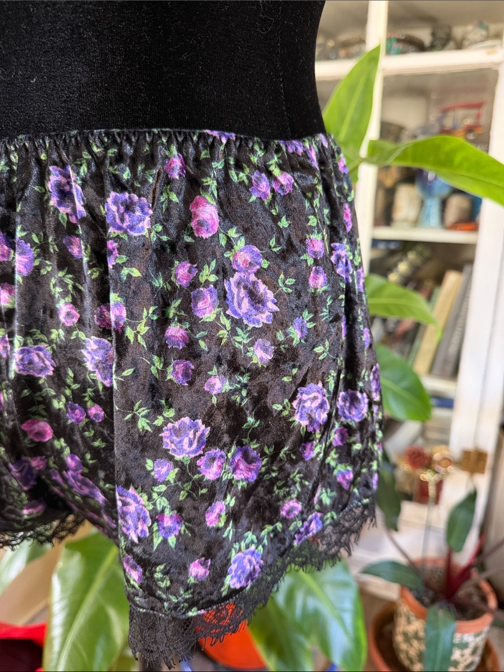 VS Floral Lace Camisole and Short Set - Picture 9 of 11